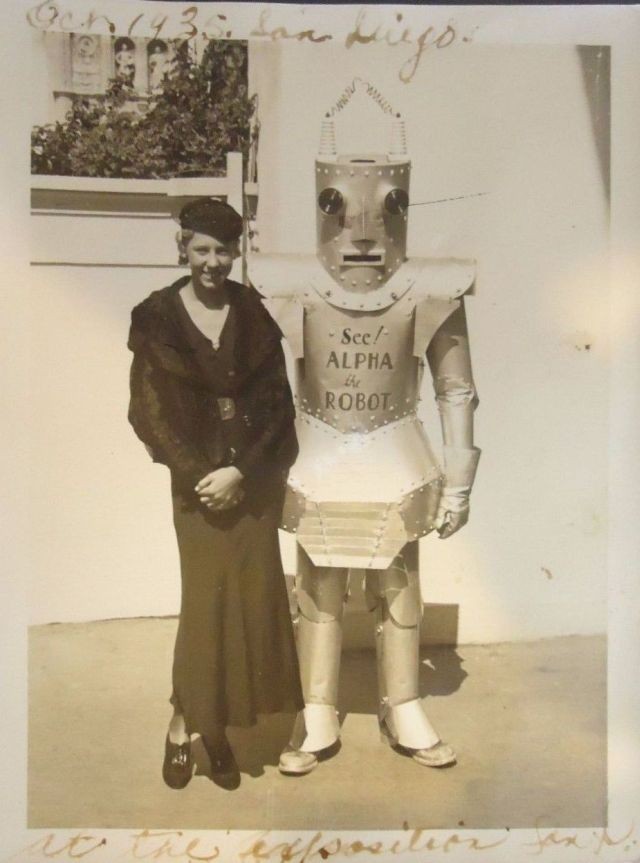 1935-San-Diego-Expo-Alpha-the-Robot-x640