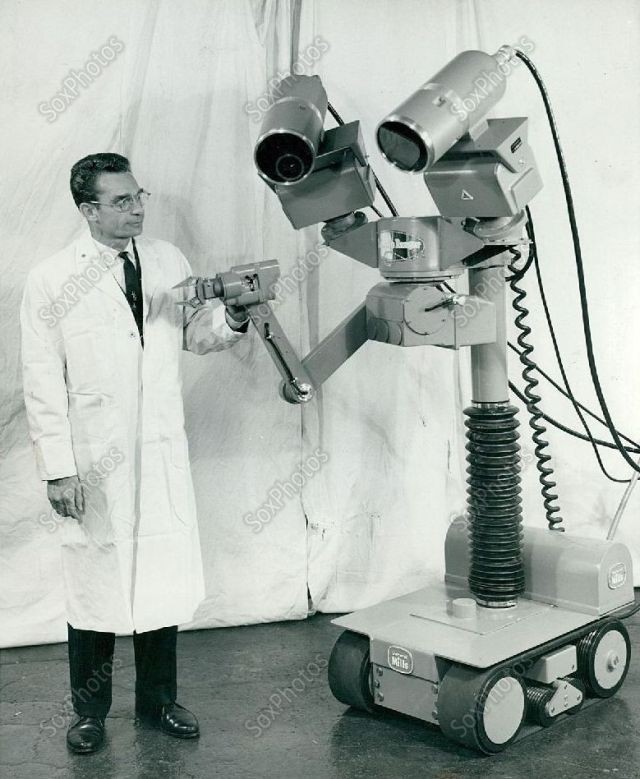 1961-General-Mills-Little-Ranger-Robot-Floyd-VanDeWeghe-x640