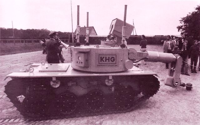 robot-tank-khg_0002-x640