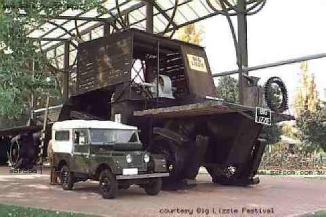 Big-Lizzie-vs-land-rover-x640