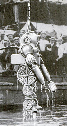 1914-macduffee-deep-sea-diving-suit-1