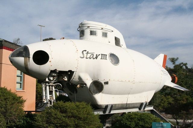 1024px-Submersible_named_Star_III_in_front_of_Scripps_Institution_of_Oceanography-x640