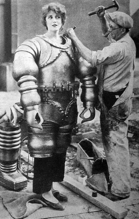 robot-girl-Mysterious-Island-1929