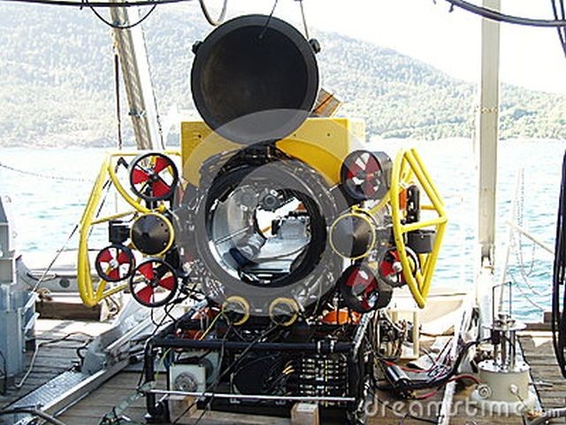 submarine-mantis-48630594-x640