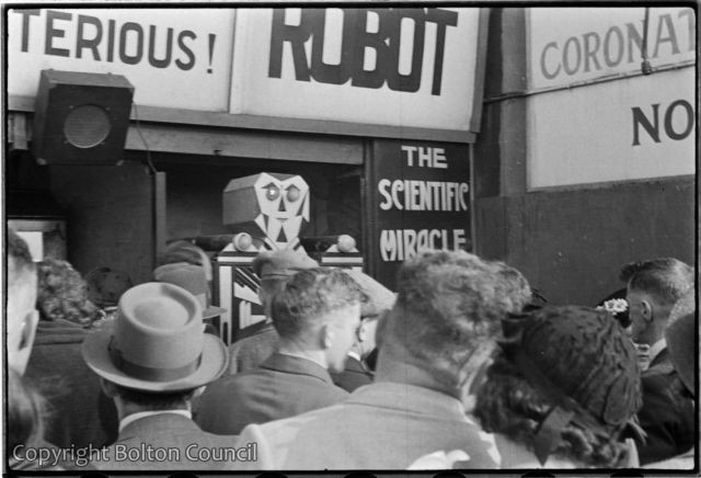 1993.83.24.34bolton-worktown-robot-scientific-wonder-1937-x640