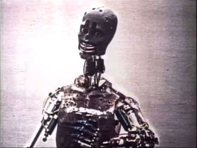 warhol-docu-robot-2-x640