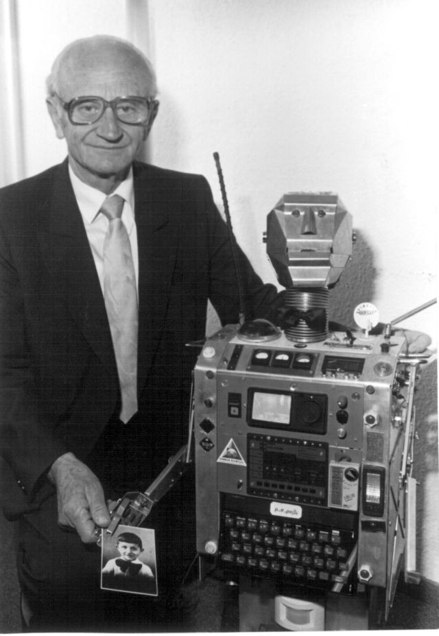 Alexander-Mészáros-robot-3-x640