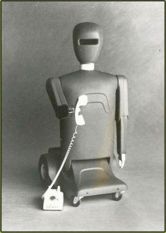 marvin-robot-phone-x640